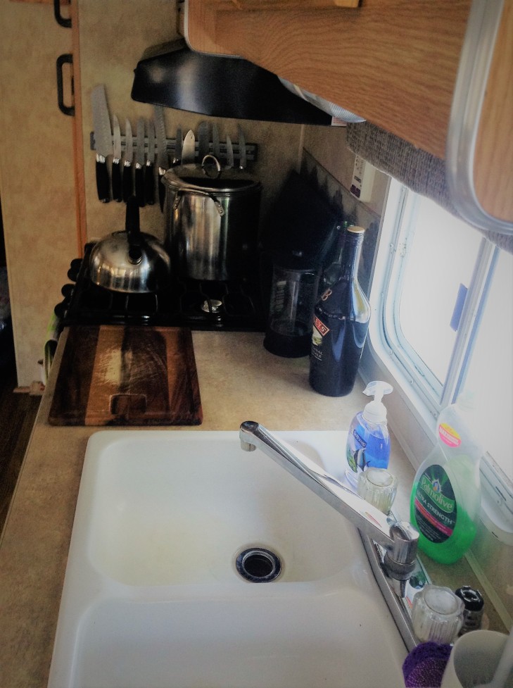 trailer kitchen, prep area, sinks, oven